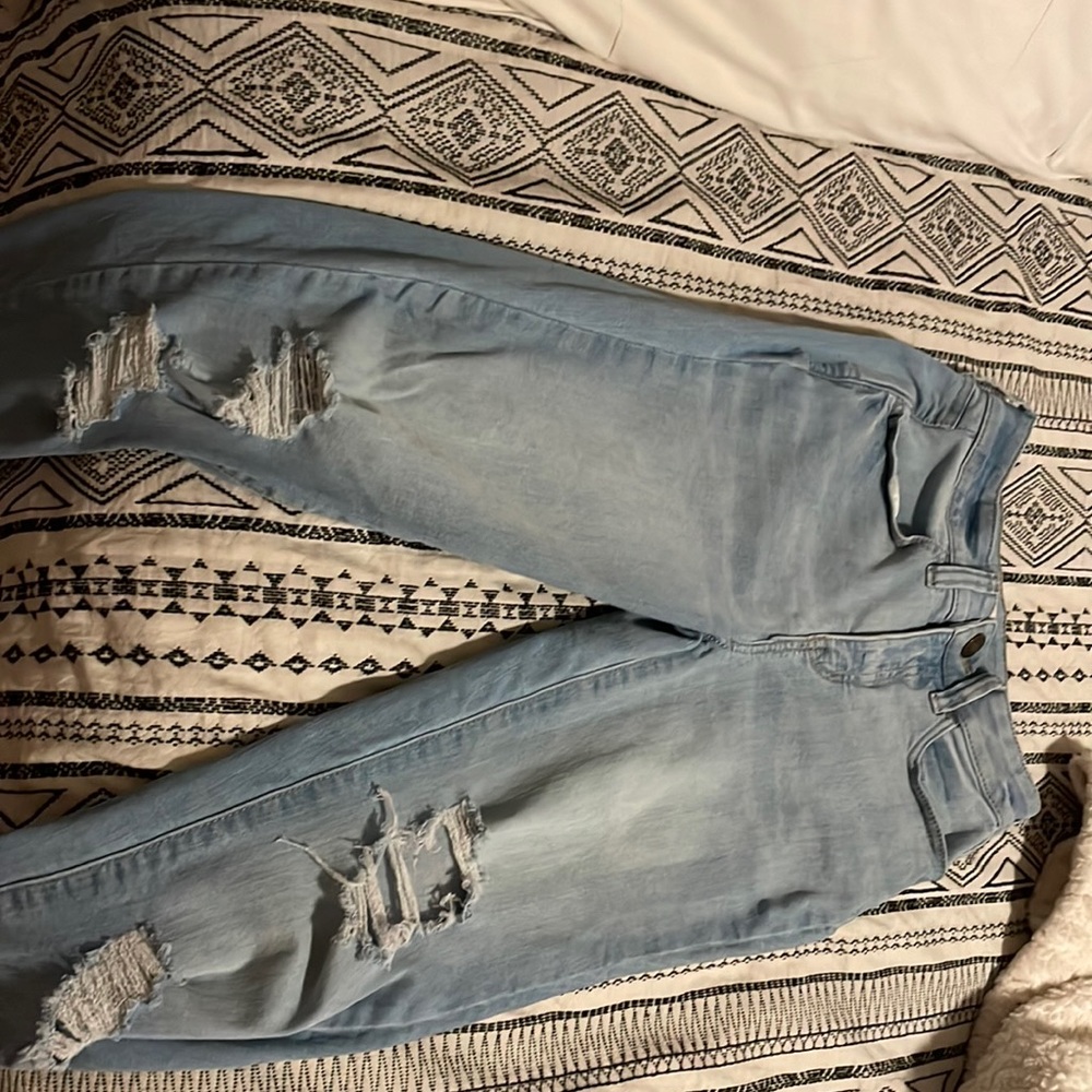 Skinny ripped jeans